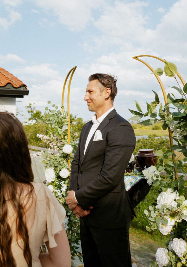 groom reaction to bride walking down the aisle